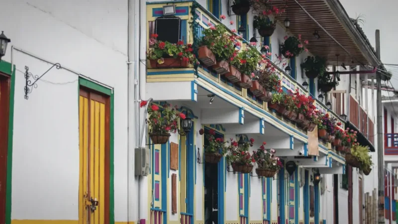 10. Colonial Architecture – Historic style buildings_(1)