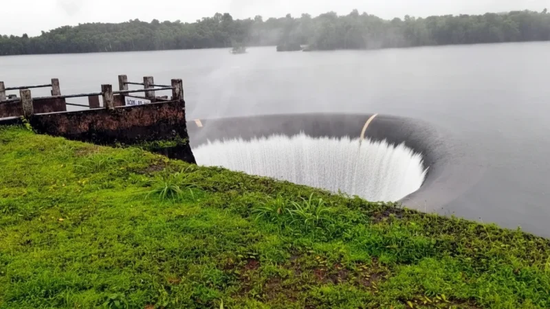 10. Salaulim Dam – A scenic inland reservoir_(2)