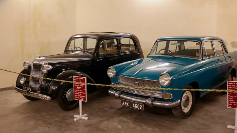 10. Vintage Car Museum – Displays classic royal vehicles_(3)
