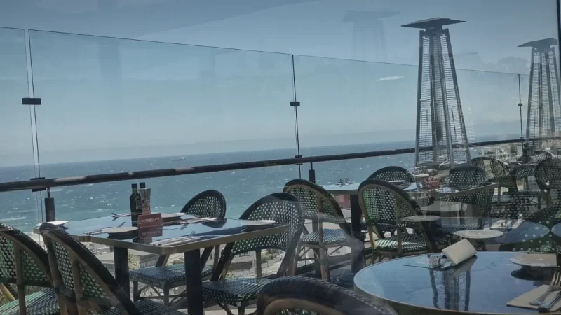10_Seaside_Cafes(2)