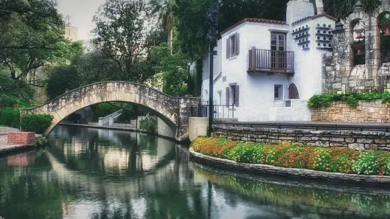 11) La Villita Historic Arts Village(6)