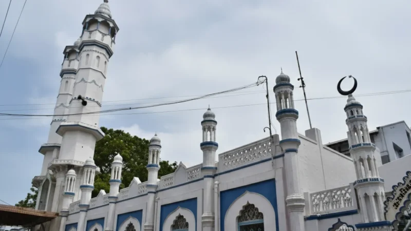 11. Kazimar Big Mosque – A historic mosque_(2)