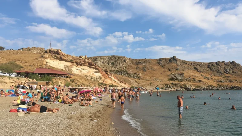 11. Laz Bay – Private small bay with clean water_(1)