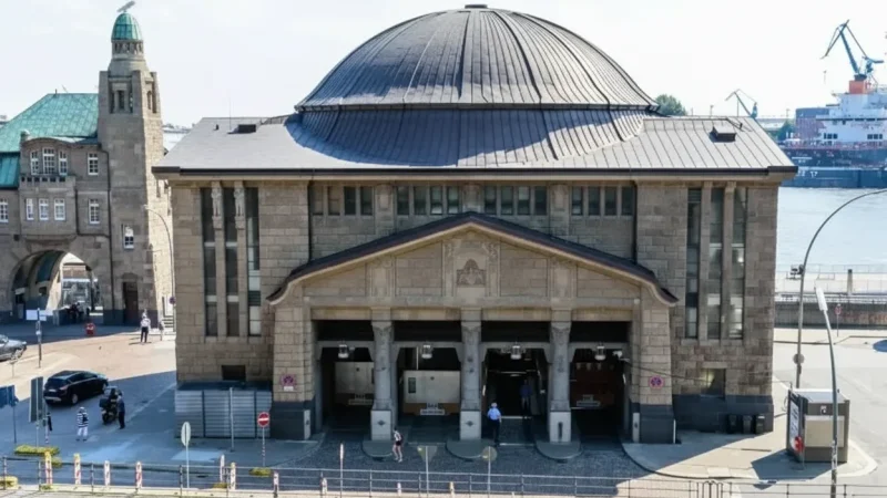 12) Alter Elbtunnel – Historic pedestrian tunnel(4)