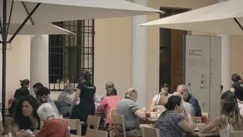 12 Historic Cafés – Traditional meeting places_(6)