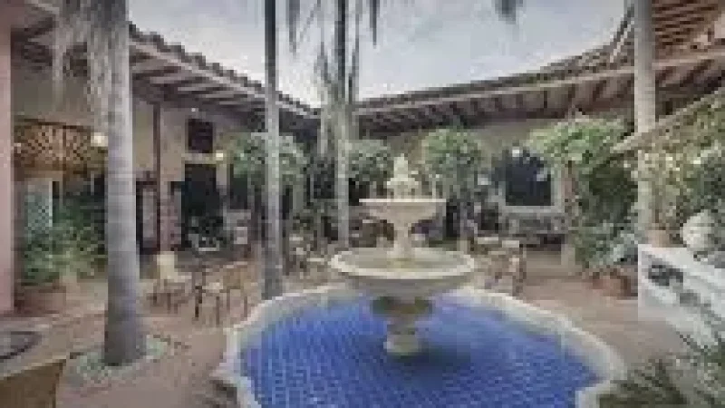 12 Historic Courtyards – Old architectural spaces(6)