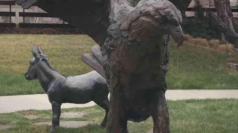 12) Leanin’ Tree Museum Sculpture Garden(1)