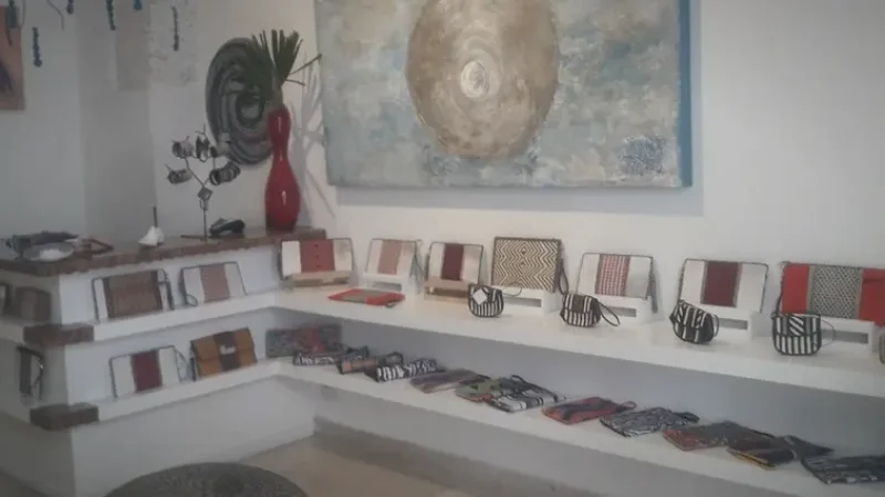 12 Local Handicraft Vendors – Souvenir stalls(6)