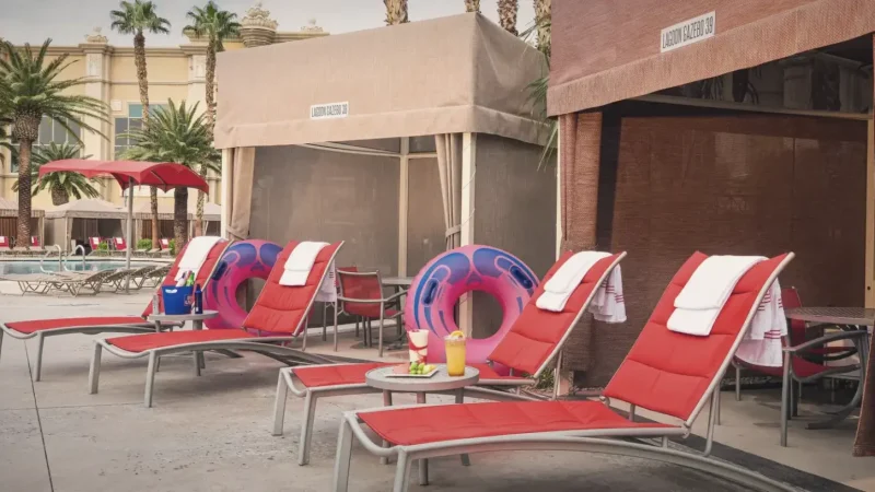 12) Mandalay Bay Beach(2)