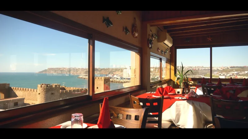 12) Oceanfront Cafés(4)