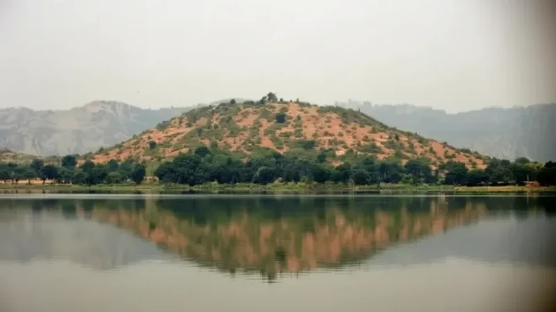 12. Benisagar Dam – A peaceful lakeside area_(3)