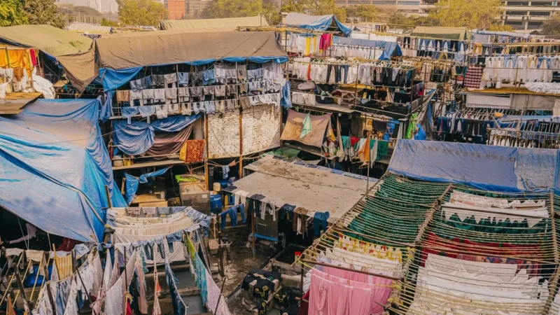 12. Dhobi Ghat – The world’s largest open-air laundry_(3)