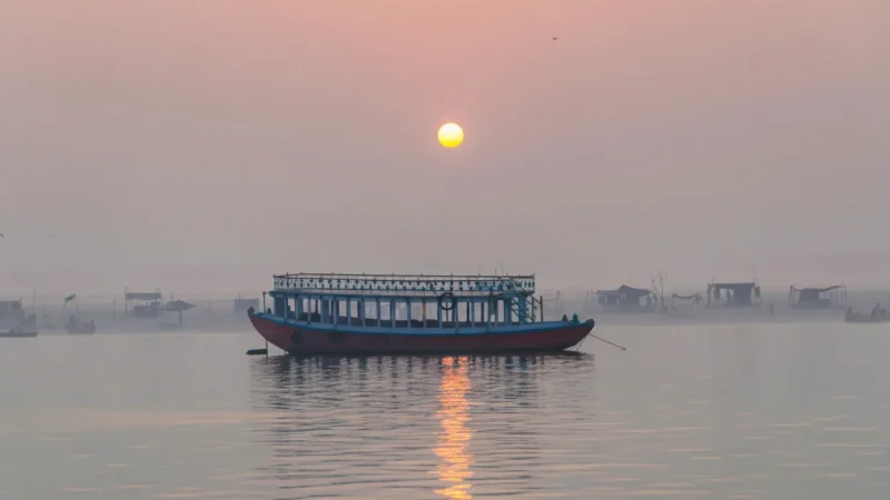 12. Ganges River Boat Ride – A scenic and spiritual river experience_(5)