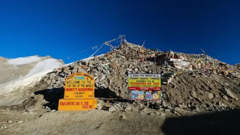 12. Khardung La – One of the world’s highest motorable passes_(2)