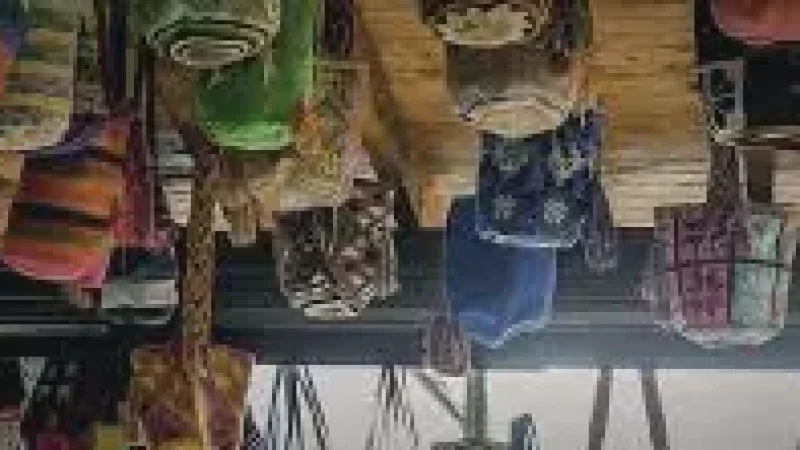 13 13 Souvenir Markets – Handmade items(5)