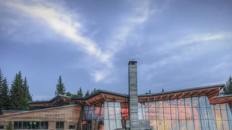 13) Craig Thomas Discovery Center(2)