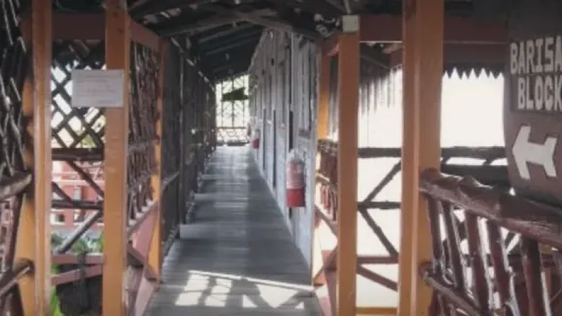13) Dragon Inn Floating Resort(3)