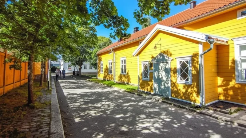 13 Historic Alleys – Quiet old town paths(3)