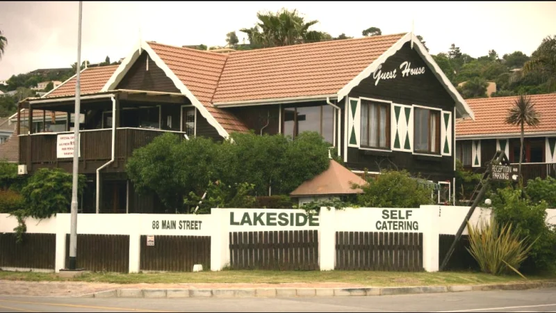 13 Scenic Lagoon Drives – Lakeside roads(1)
