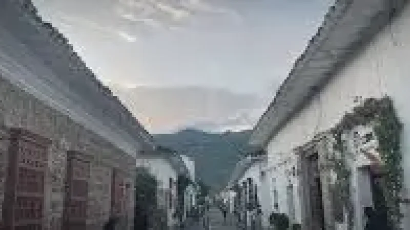 13 Town Photography Spots – Colonial scenes(2)