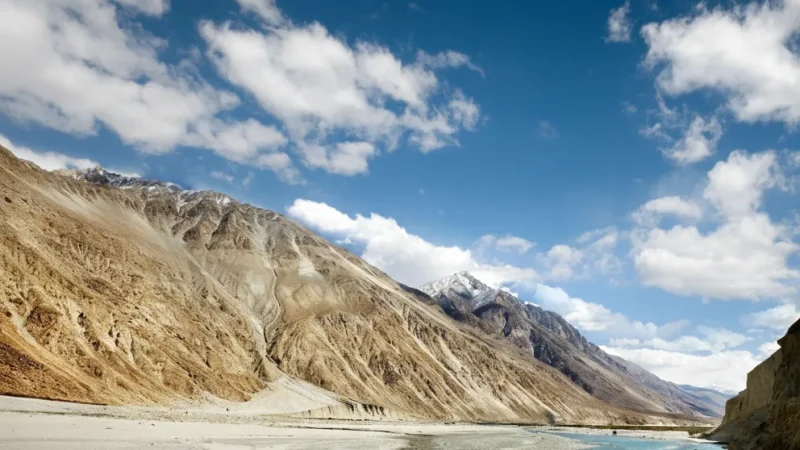 13. Indus River – A major river flowing through Ladakh_(3)