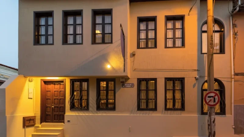 13. Kusadasi Old Town – Narrow streets, cafés, and local life_(2)