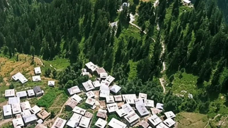 13. Malana Village – A remote traditional village_(1)