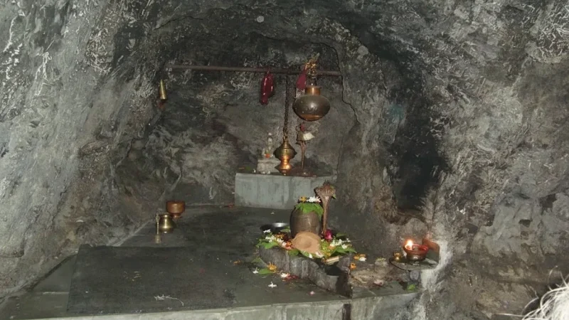 13. Vashishta Gufa – An ancient meditation cave_(1)