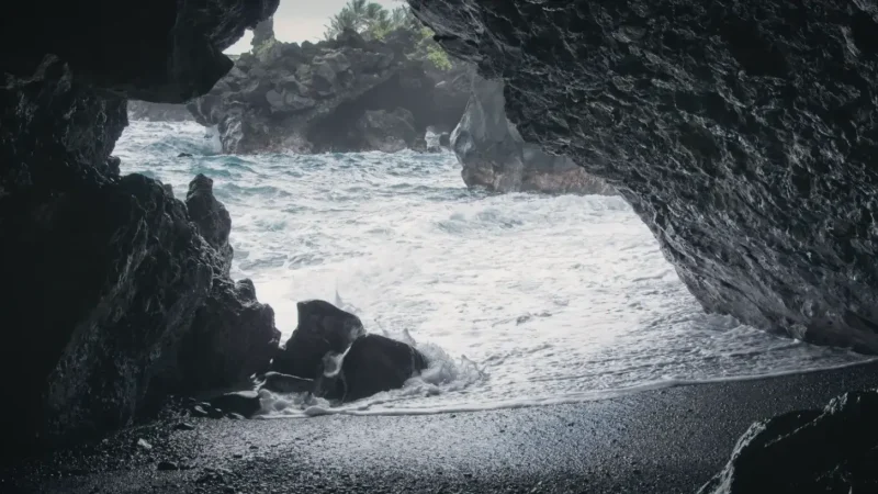 14) Black Sand Beach (Waiʻānapanapa)(6)