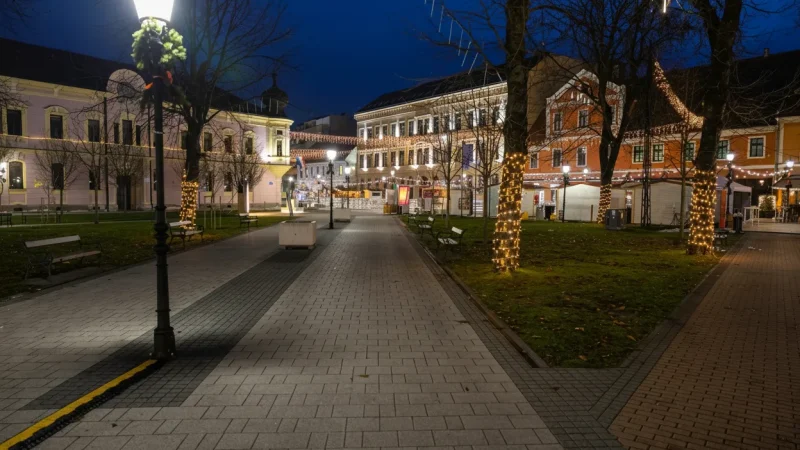 14) Evening Town Walks(2)