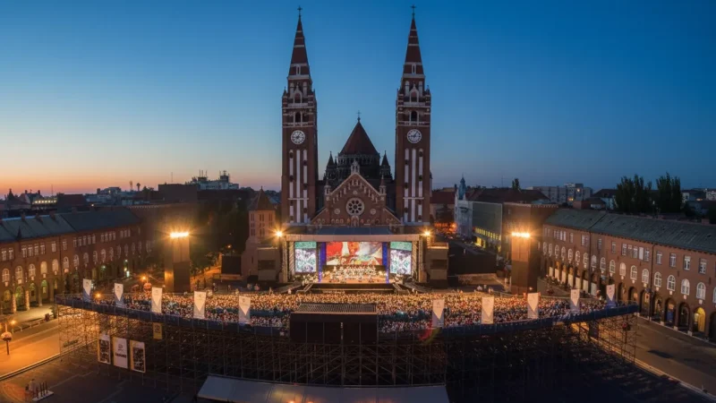 14) Open-Air Theatre Area(6)