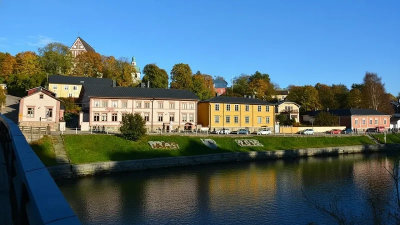 14 Quiet Riverside Parks ‒ Resting spots by the water(8)