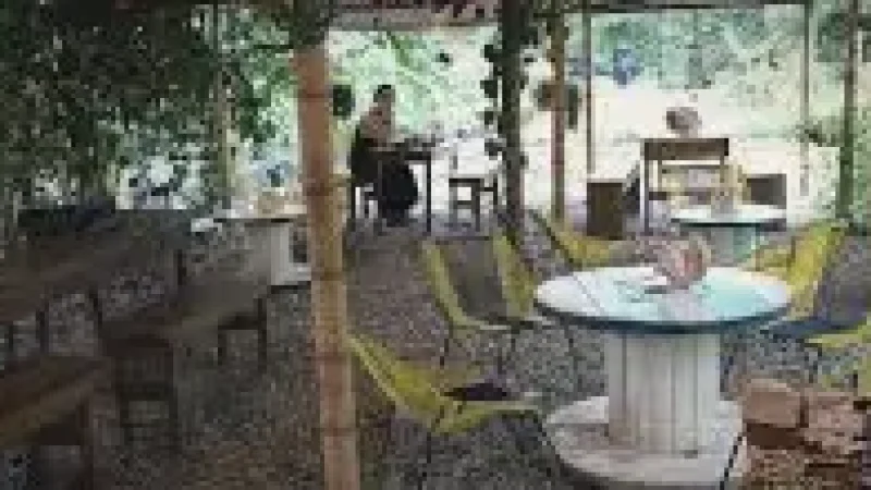 14 Riverside Cafés – Casual dining spots(6)
