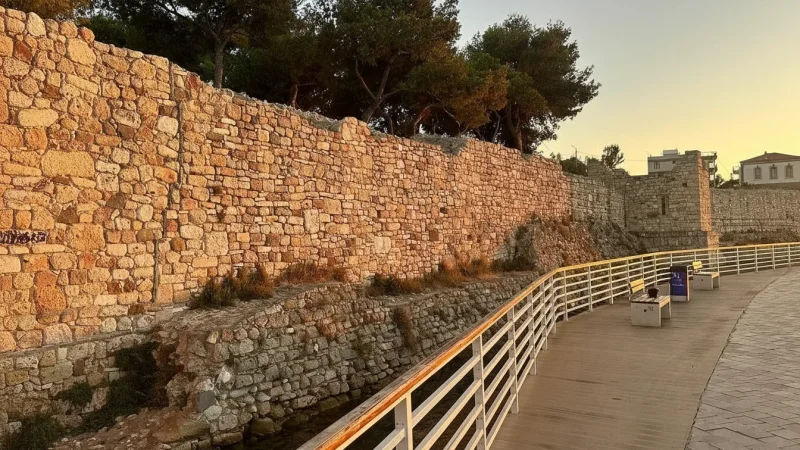 14. Foca Coastal Walk – Long simple walkway_(1)