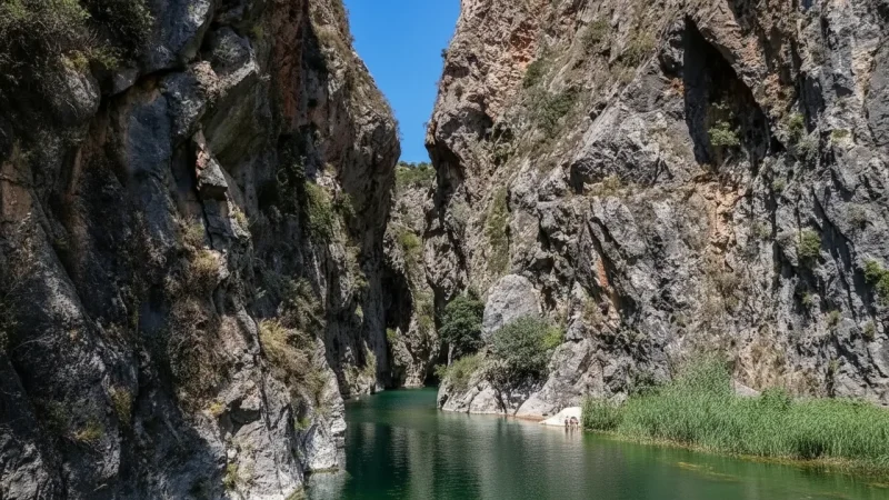 14. Kapuz Canyon – A narrow natural canyon with cold streams_(2)