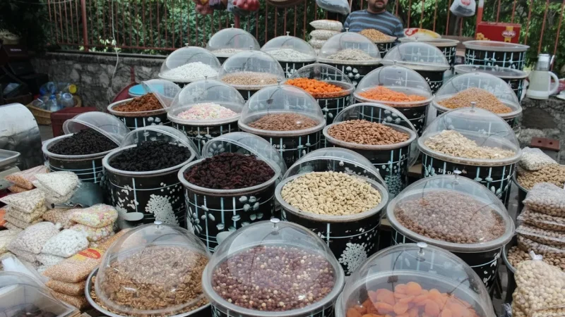 14. Kemer Tuesday Market – Local foods and clothing_(3)