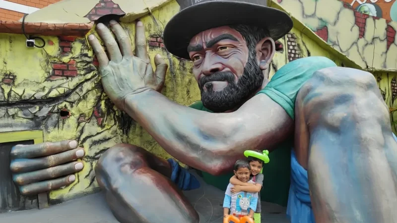 14. Magic Planet – A cultural and entertainment attraction_(2)