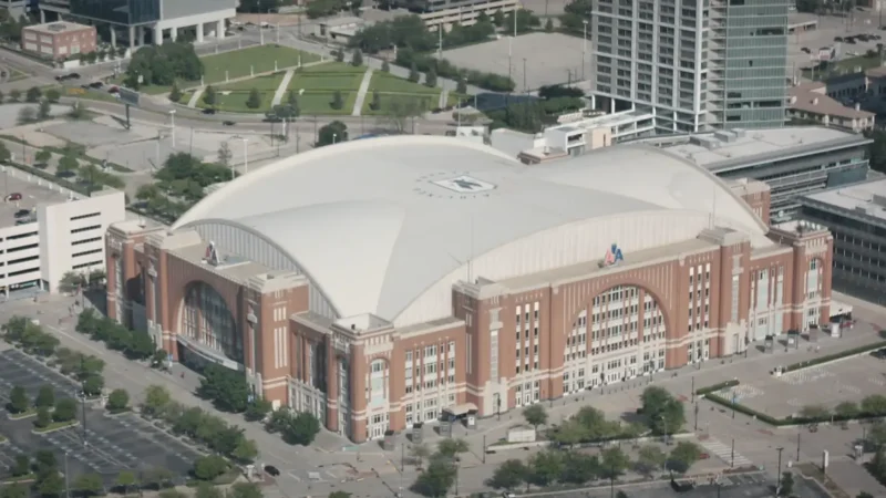 15) American Airlines Center(1)