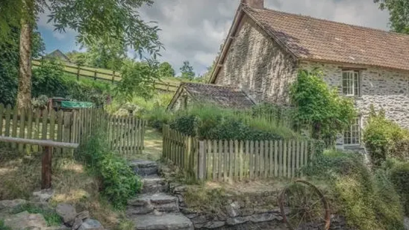 15) Dunster Village(5)
