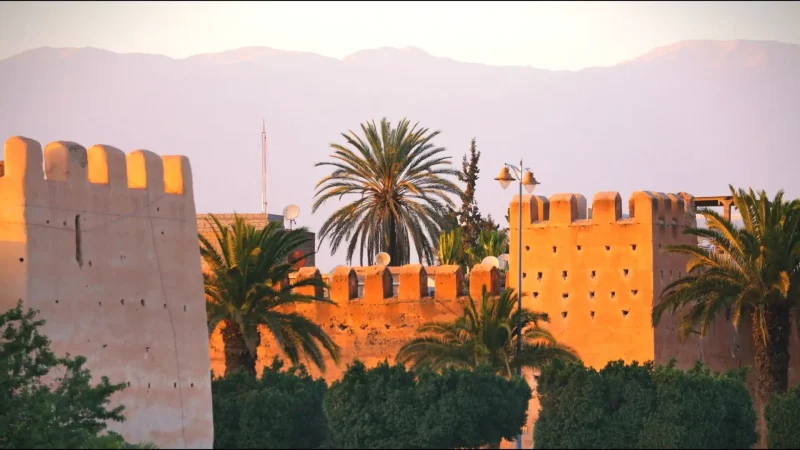 15) Sunset Walk along the Walls(1)