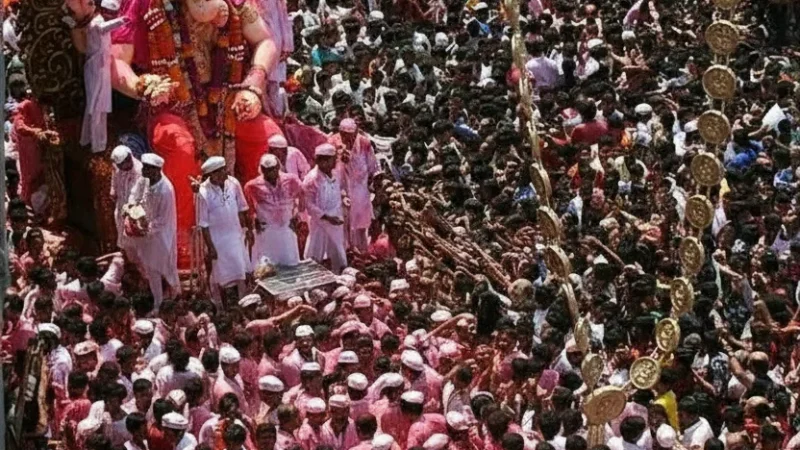 15. Girgaon Chowpatty – A popular city beach area_(3)