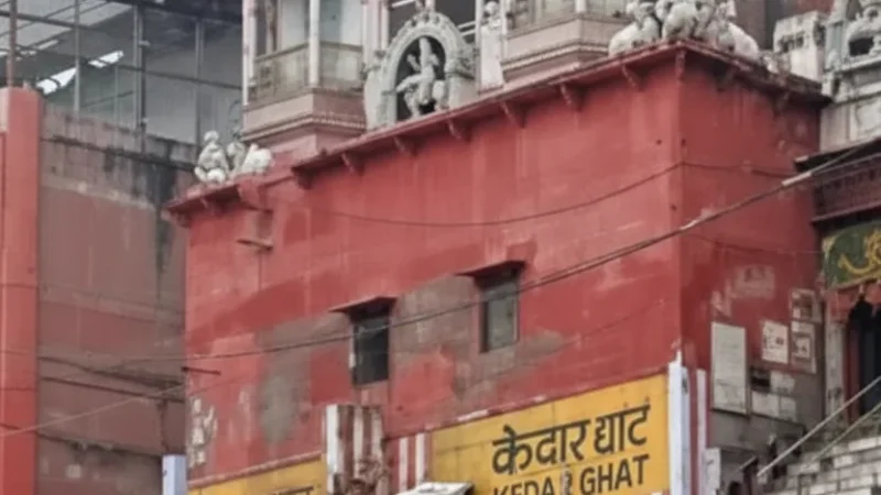 15. Kedar Ghat – A ghat known for pilgrims and bathing rituals_(6)