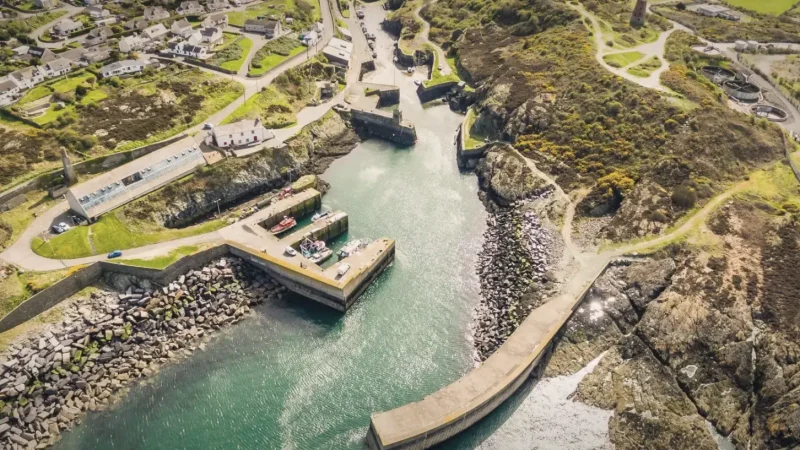 17) Amlwch Port(4)
