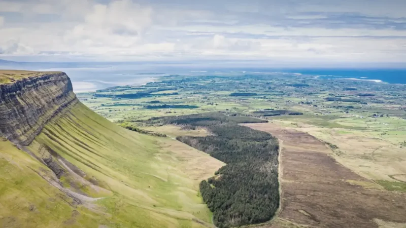 17) Binevenagh Mountain(1)