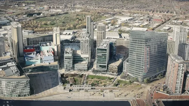 19) MediaCityUK(4)