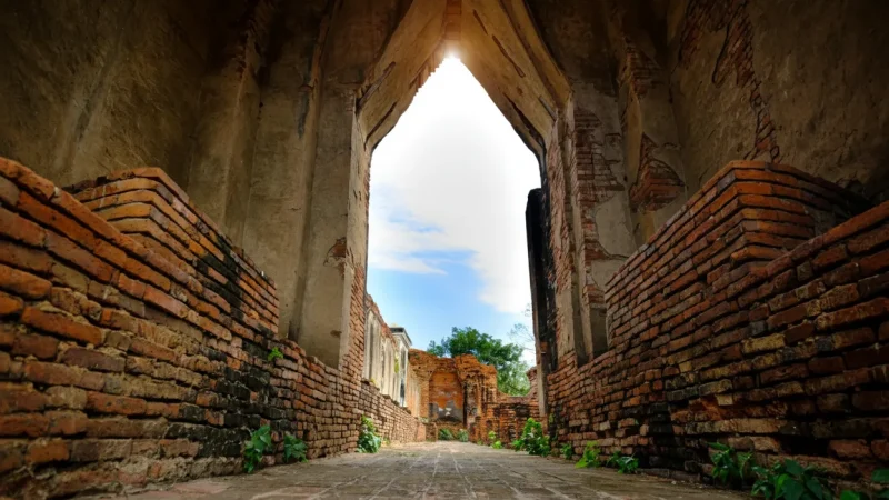 2 Angkor-Era Stone Ruins – Historic architecture(3)