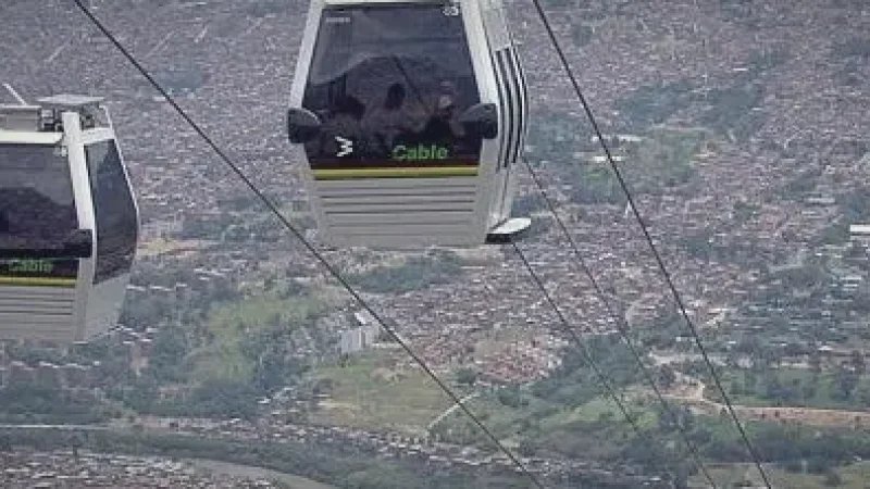 2 Medellín Metro Cable – Scenic urban transport(3)