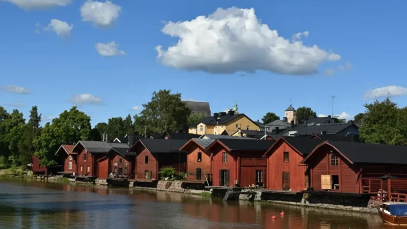 2 Old Town Porvoo Streets ‒ Cobblestone lanes and wooden houses(1)