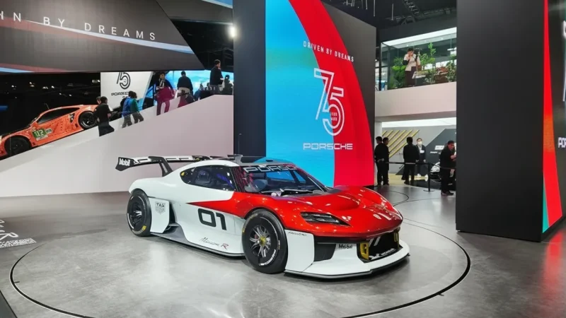 2) Porsche Museum(3)