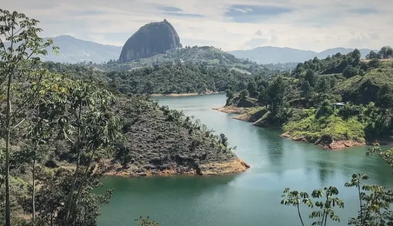 3 Guatapé Reservoir – Scenic lake surroundings(6)